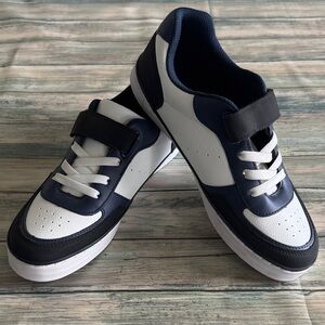 The Children's Place Colorblock Low Top Sneakers (Sz: 6)